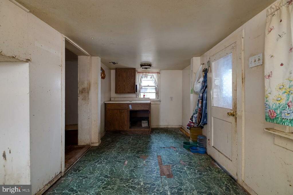 217 S Main Street, Broadway, VA 22815 MLS VARO2001252 RLAH properties