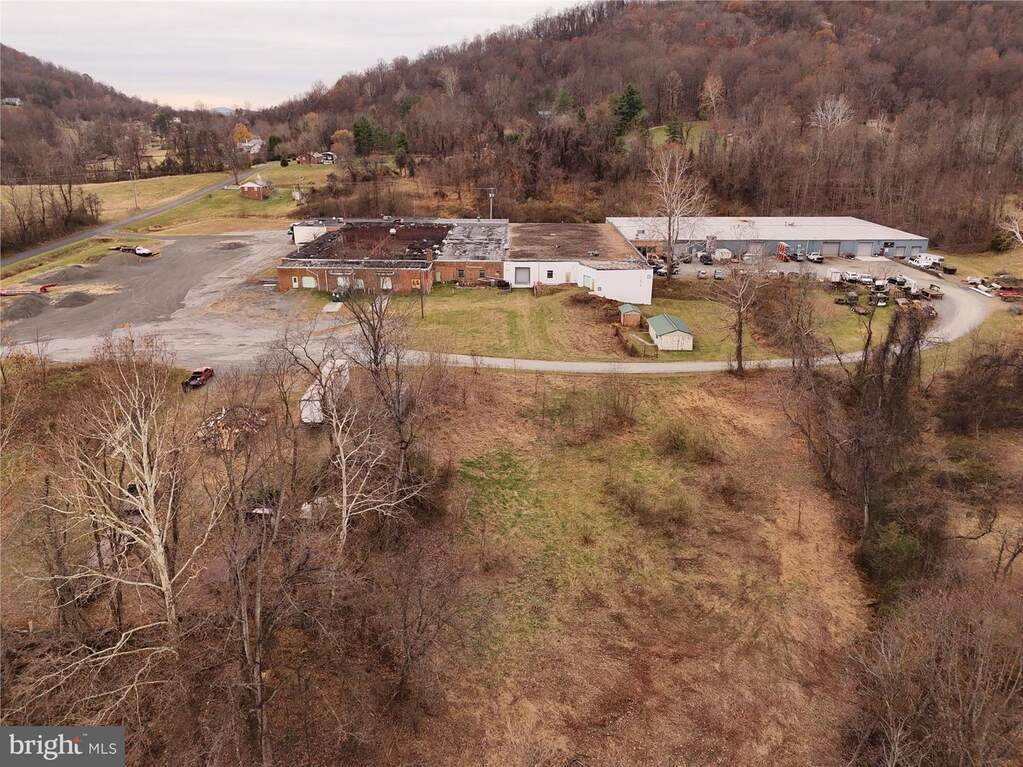 113 Aileen Road #B, Flint Hill, VA 22627 - More