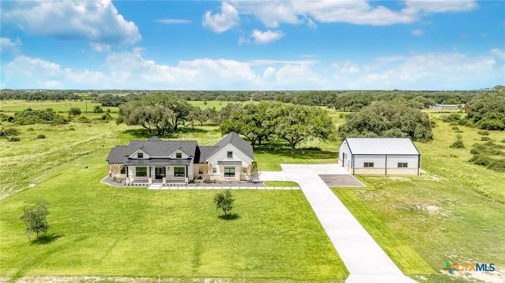 180 Sophie Ranch Rd, Inez, TX 77968 MLS 549326 properties