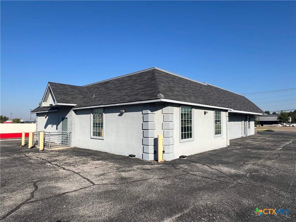 1800 W Pioneer Parkway, Arlington, TX 76001 - View 3