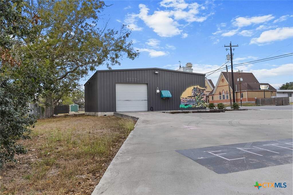 105 W Pearl Street, Goliad, TX 77963 - View 3