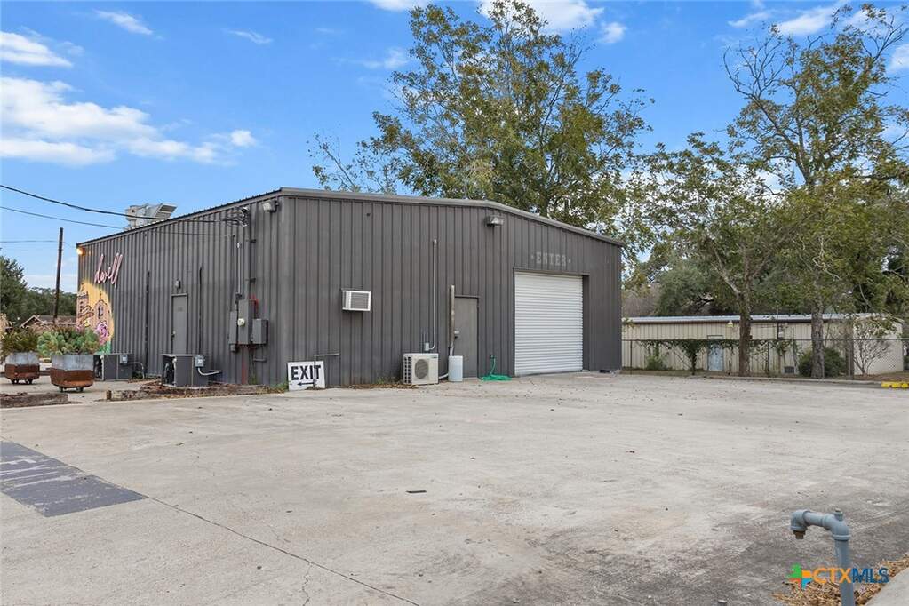 105 W Pearl Street, Goliad, TX 77963 - More