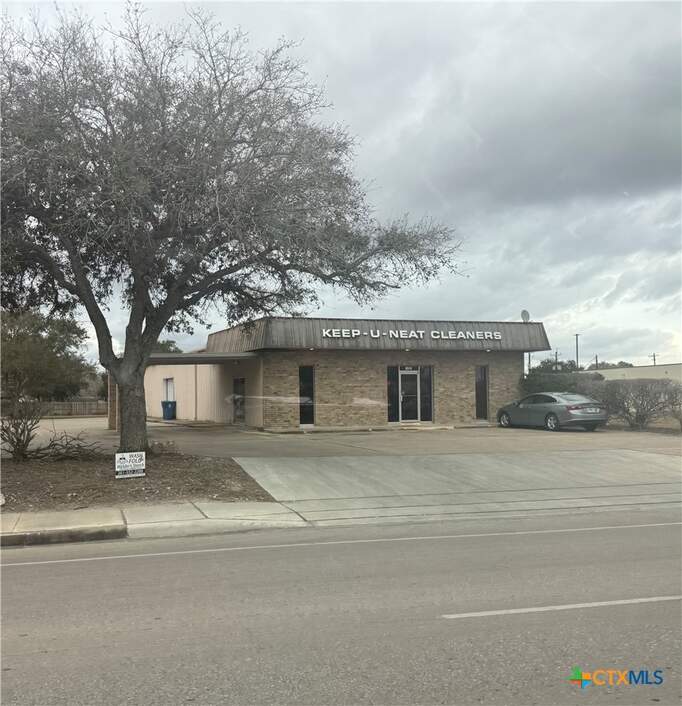 1325 W Austin Street, Port Lavaca, TX 77979