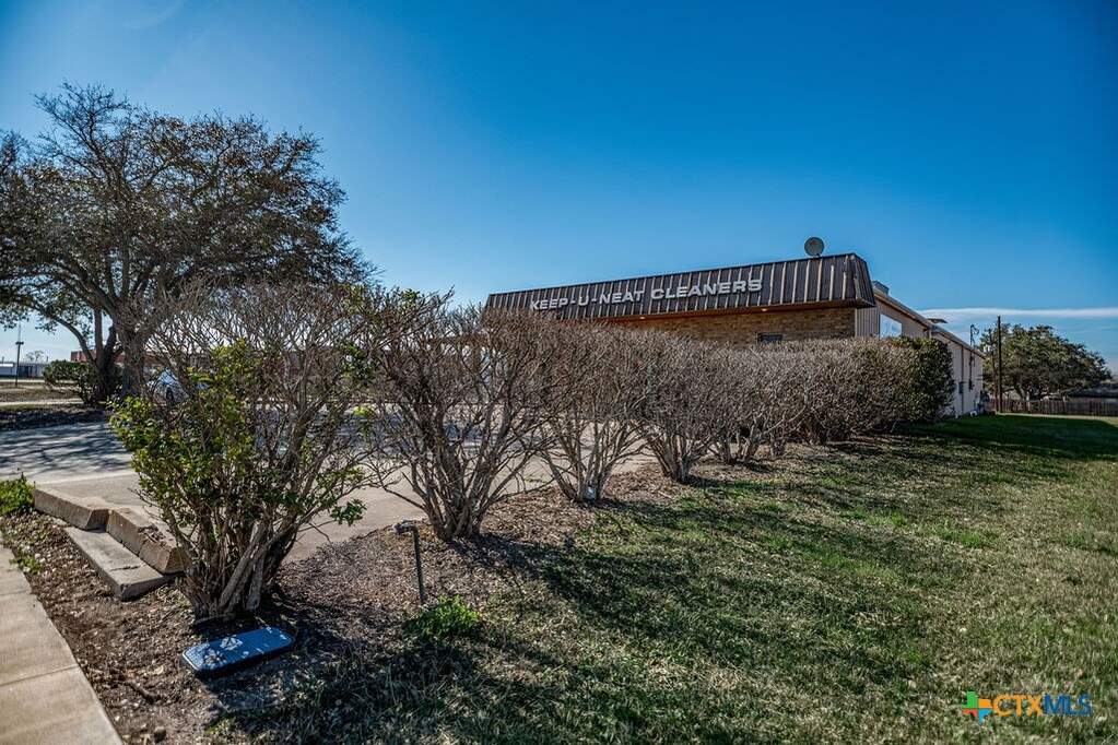 1325 W Austin Street, Port Lavaca, TX 77979 - View 2