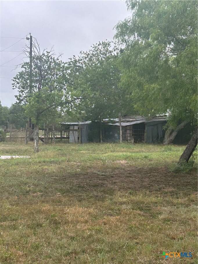 1683 Kemper City Road, Victoria, TX 77905 - More