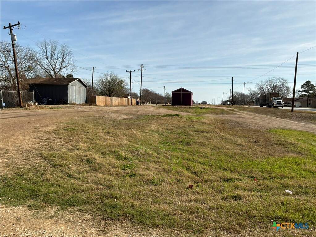 606 E Central Avenue, Nixon, TX 78140 - View 2