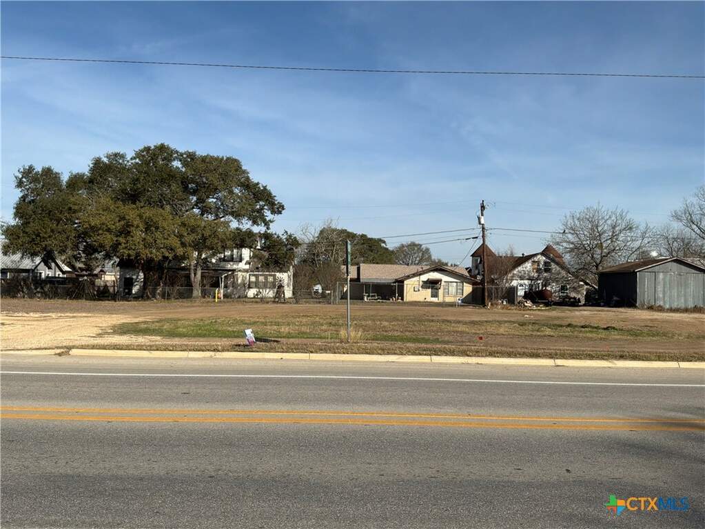 606 E Central Avenue, Nixon, TX 78140 - View 3