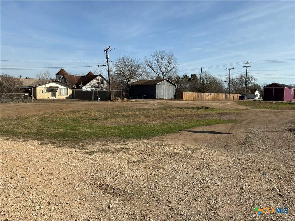 606 E Central Avenue, Nixon, TX 78140 - View 4
