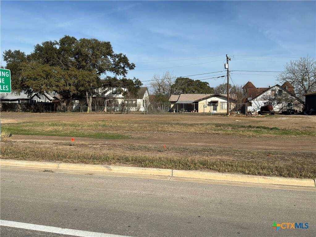 606 E Central Avenue, Nixon, TX 78140 - View 5