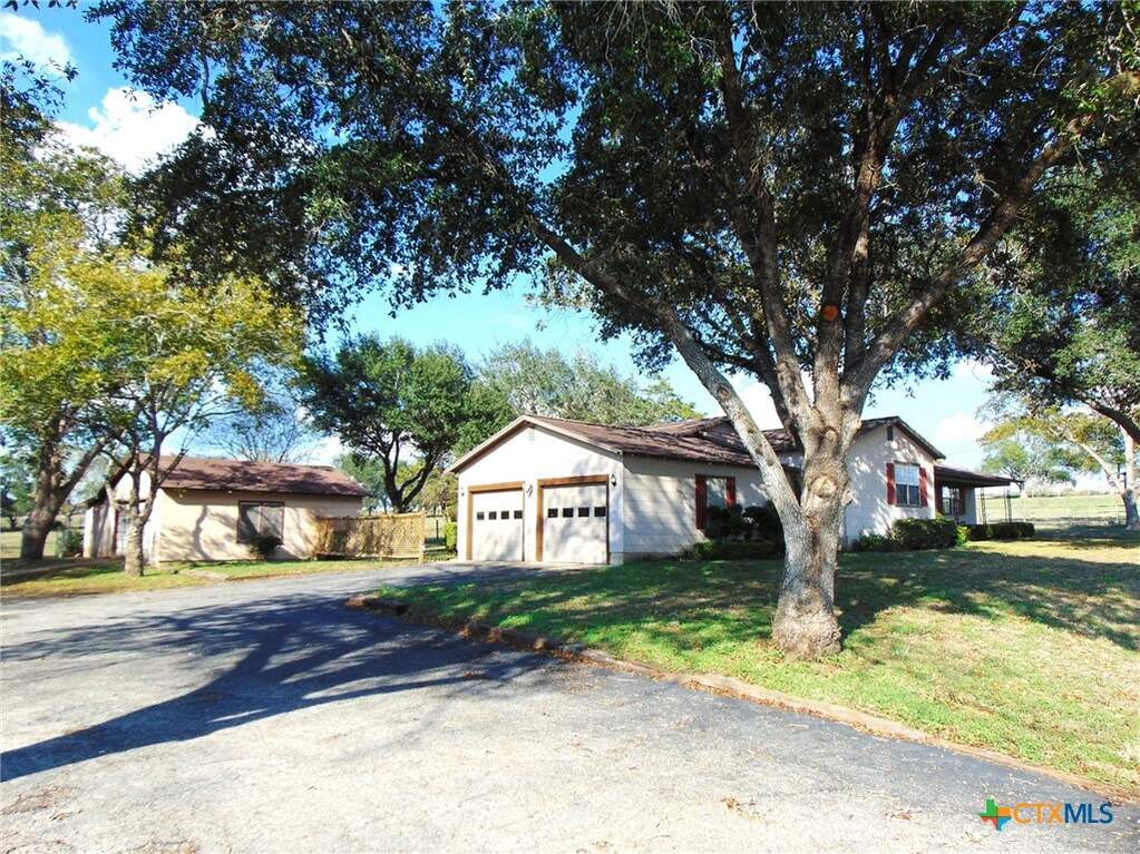 1714 County Road 355, Shiner, TX 77984 | MLS# 628579 | @properties lone ...