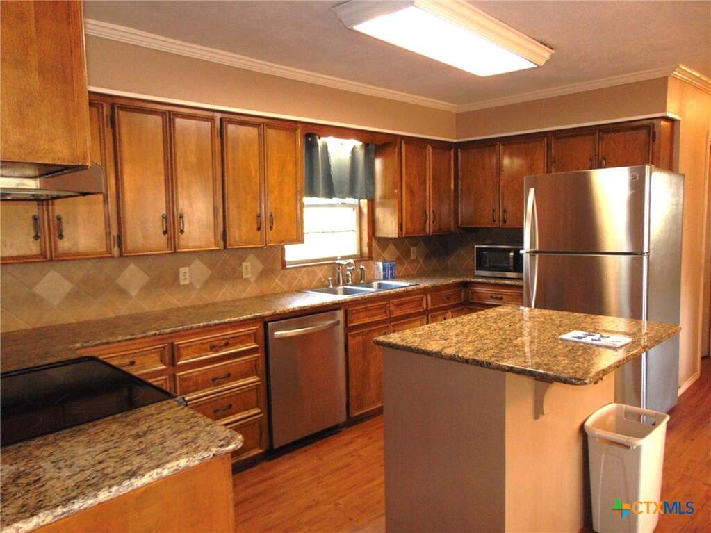 1714 County Road 355, Shiner, TX 77984 | MLS# 628579 | @properties lone ...