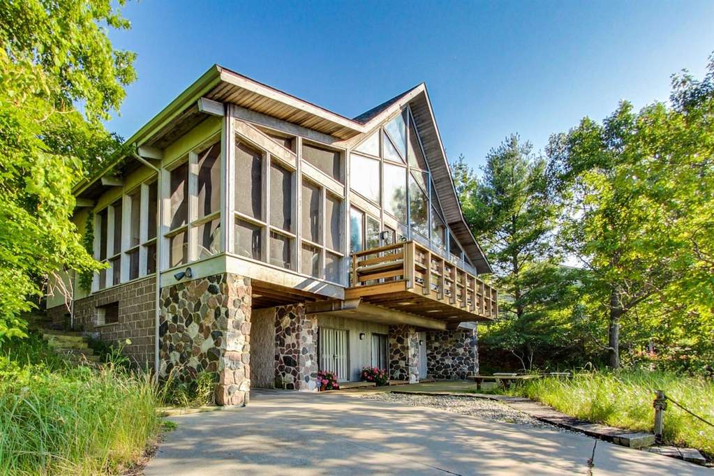 105 E Lake Front Drive, Beverly Shores, IN 46301 MLS 459167