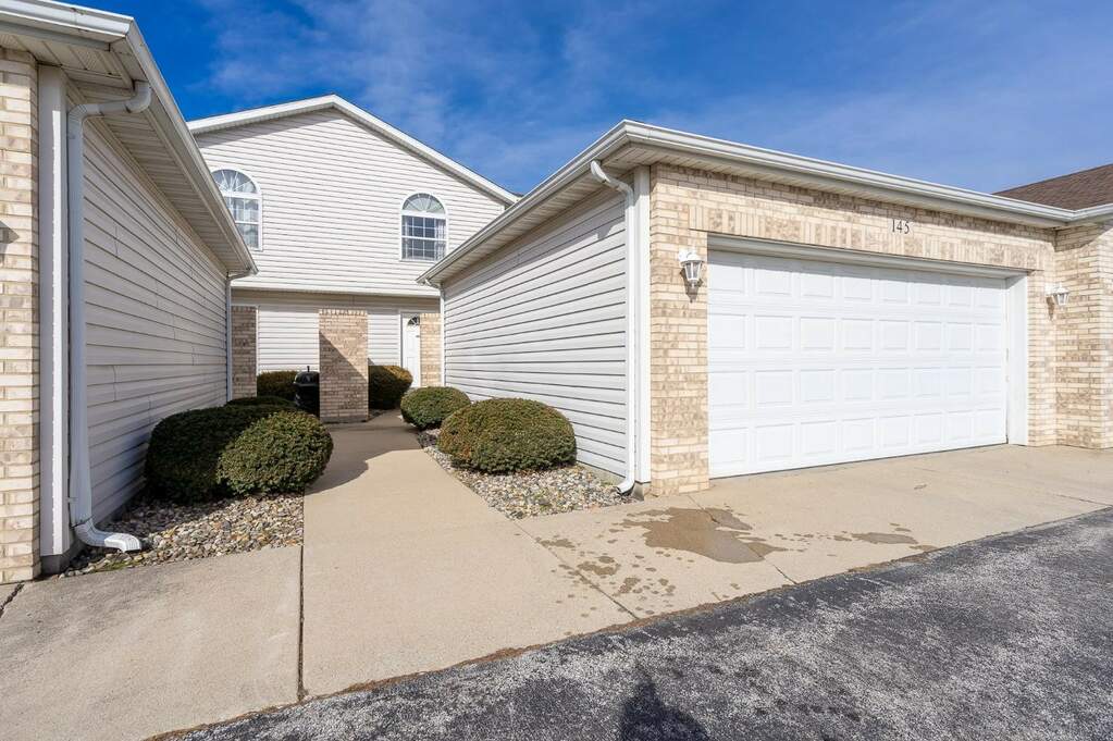 145 Mallard Pointe Drive, Valparaiso, IN 46385 MLS 545131