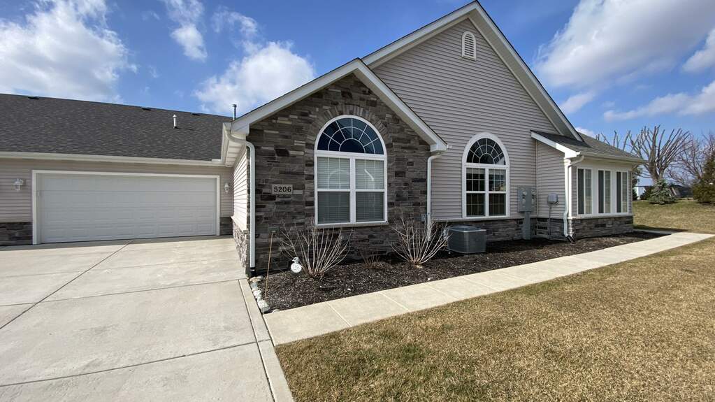 5206 E 109th Place 106D, Crown Point, IN 46307 MLS 800130