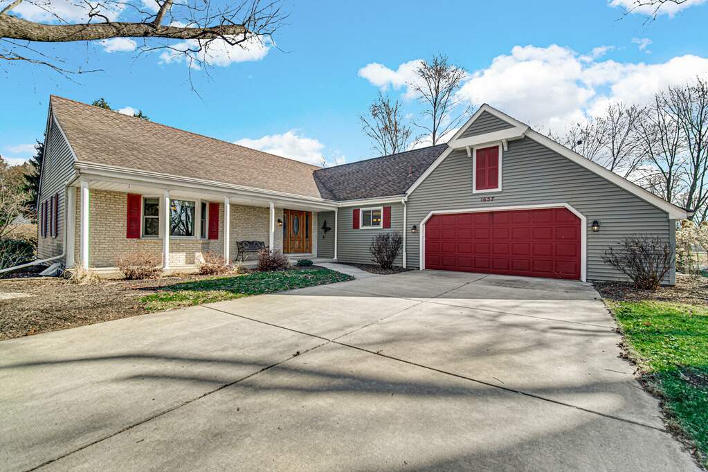 1657 Patoka Court, Valparaiso, IN 46385 MLS 800560 properties NW