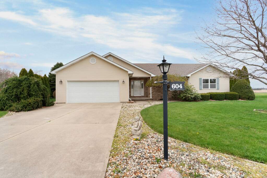 604 Grassfork Court N, Wanatah, IN 46390 MLS 802098 properties NW