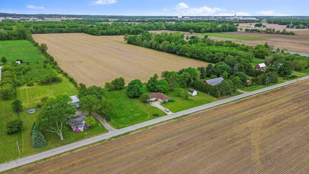 56729 Tulip Road, New Carlisle, IN 46552 - More