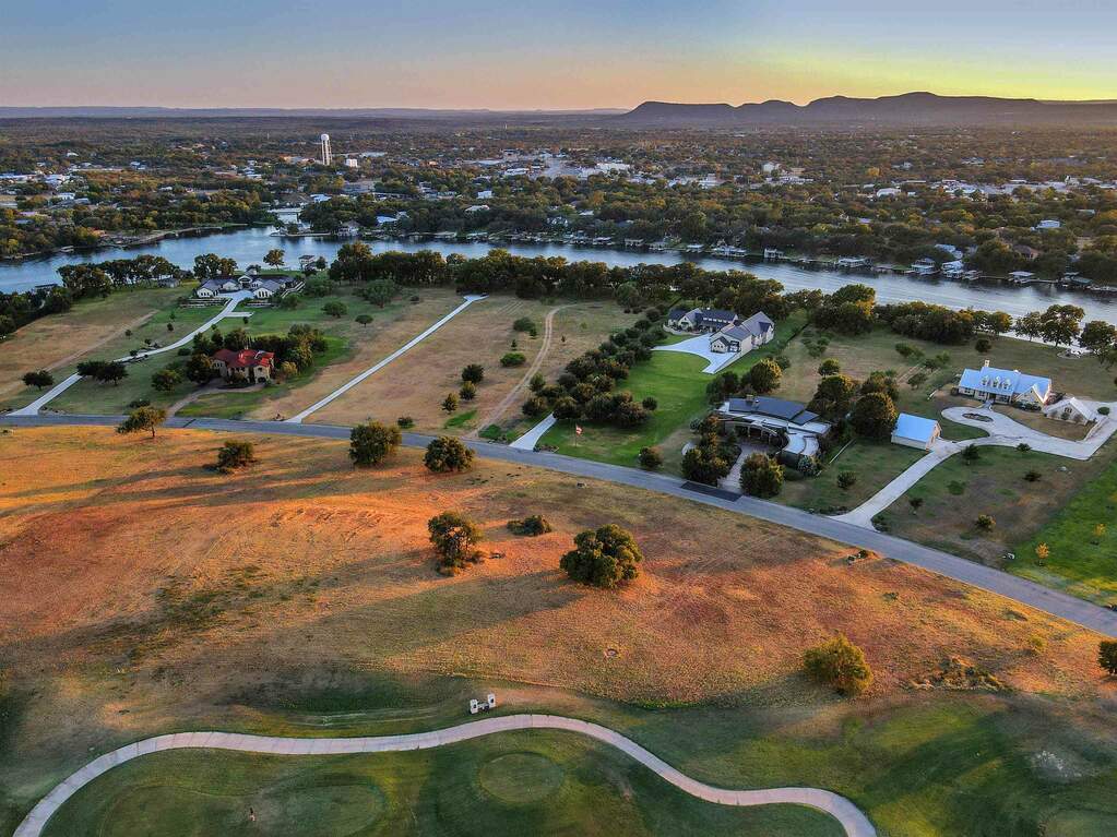 1900 Legends Parkway, Kingsland, TX 78639 MLS 165962 properties