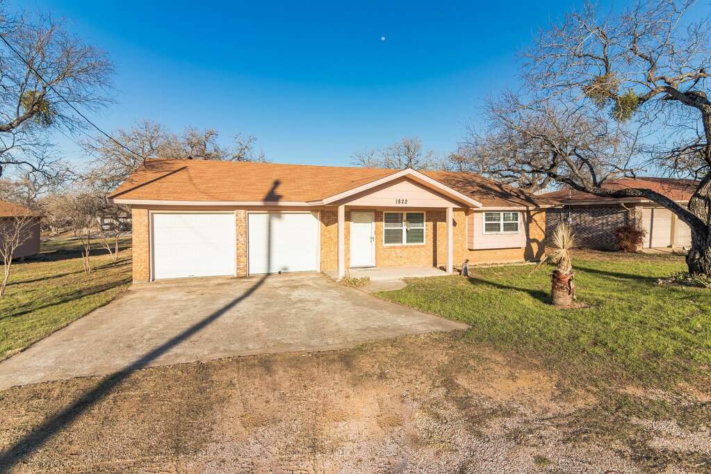 1822 Greenwood Lane, Kingsland, TX 78639 MLS 166856 properties Dallas