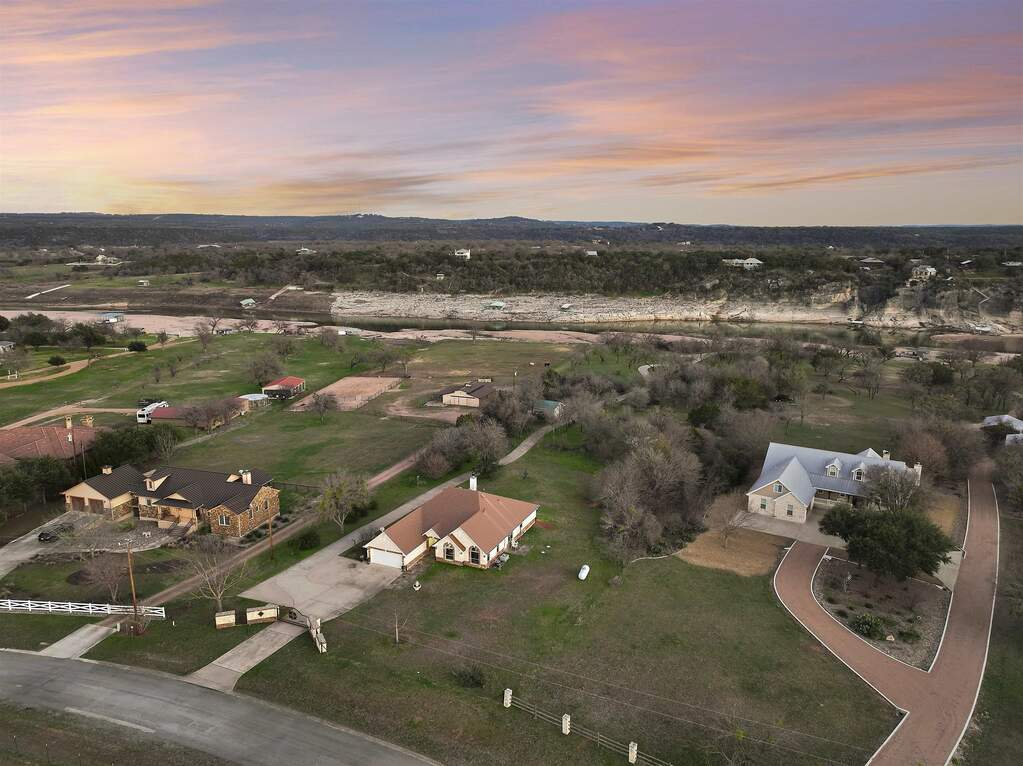 493 Chimney Cove Dr., Marble Falls, TX 78654 MLS 167432