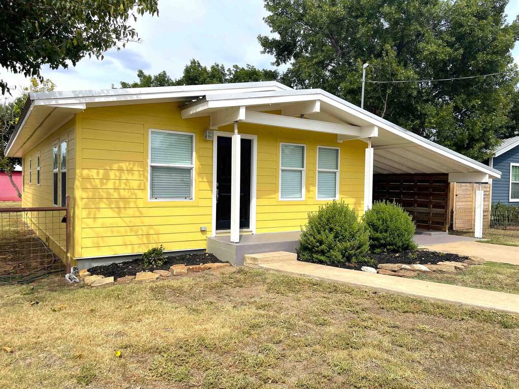 1007 E Wallace, Llano, TX 78643 - View 2