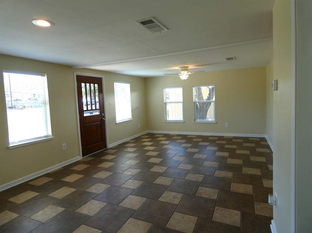 1007 E Wallace, Llano, TX 78643 - View 4
