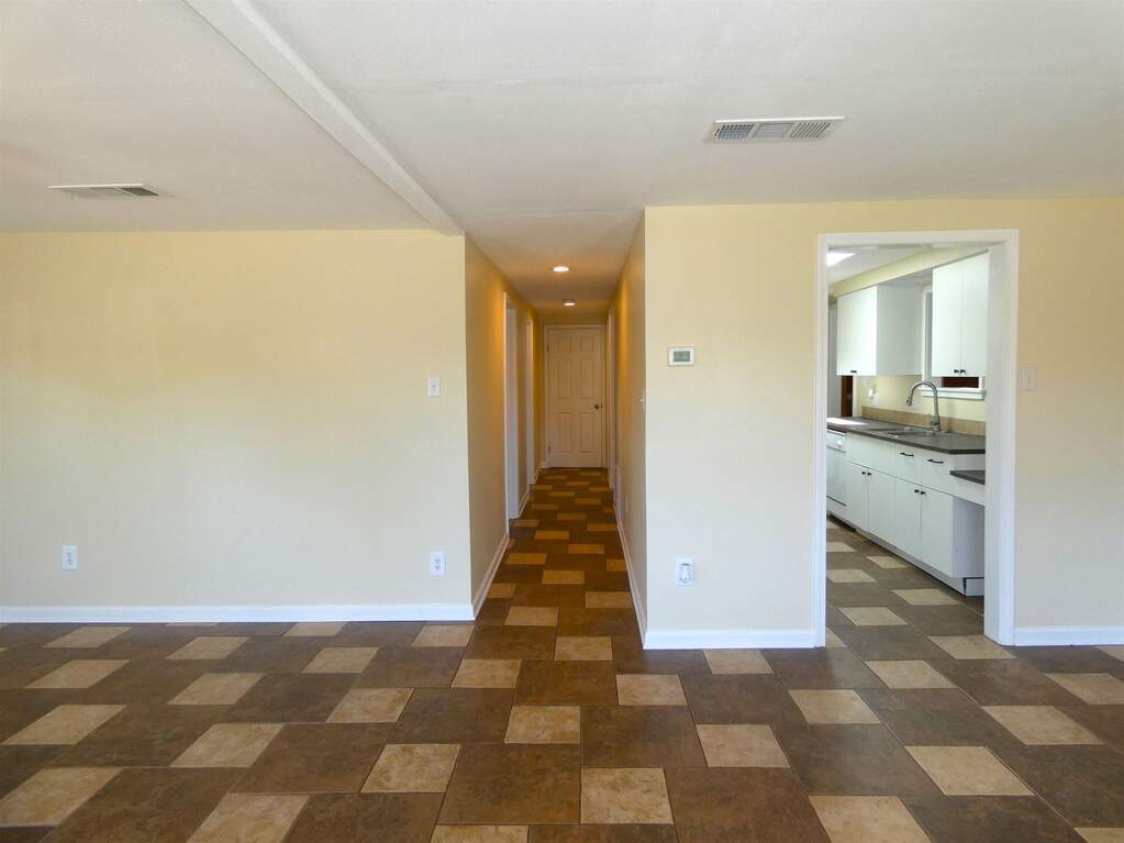 1007 E Wallace, Llano, TX 78643 - More
