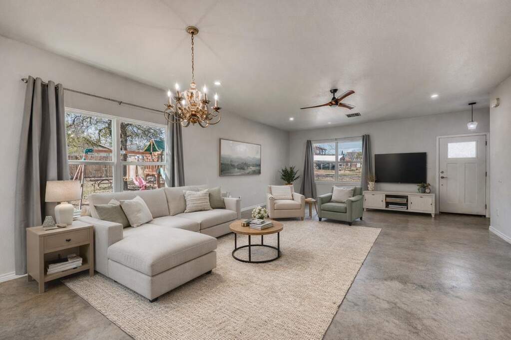 4308 Twin Oaks Drive, Cottonwood Shores, TX 78657 - View 2