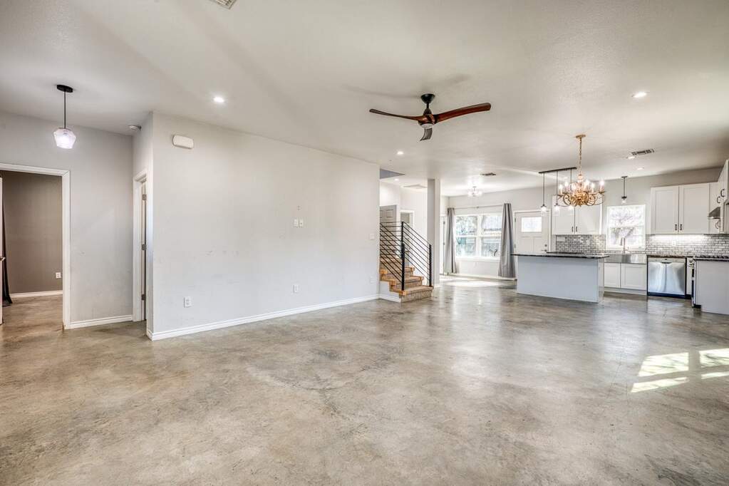 4308 Twin Oaks Drive, Cottonwood Shores, TX 78657 - View 3