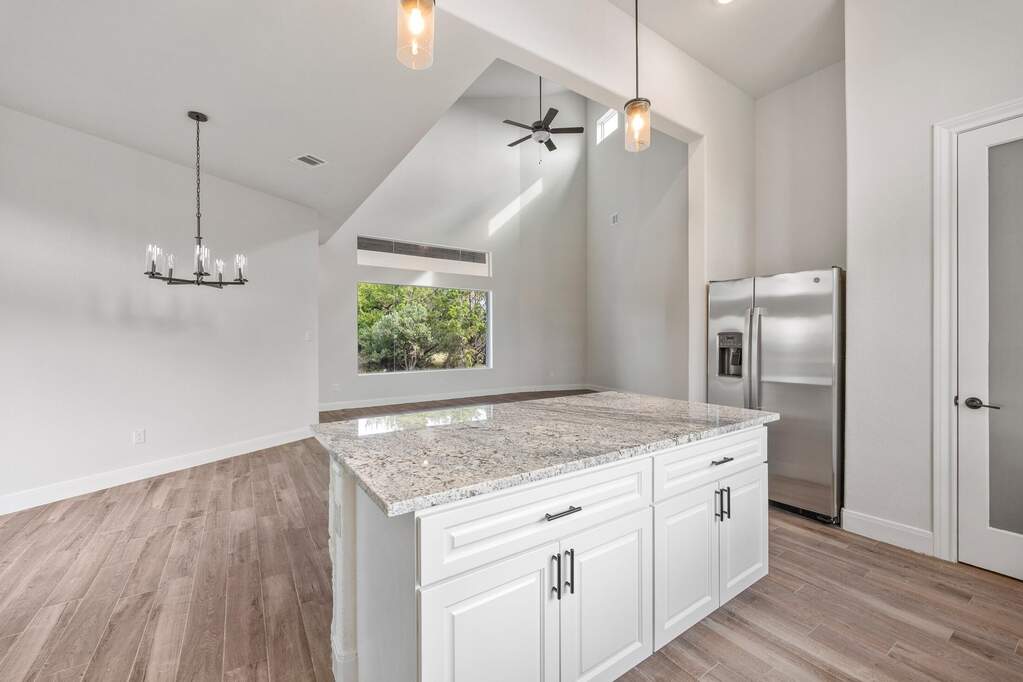 118 Cap Rock, Horseshoe Bay, TX 78657 | MLS# 179763 | @properties lone ...
