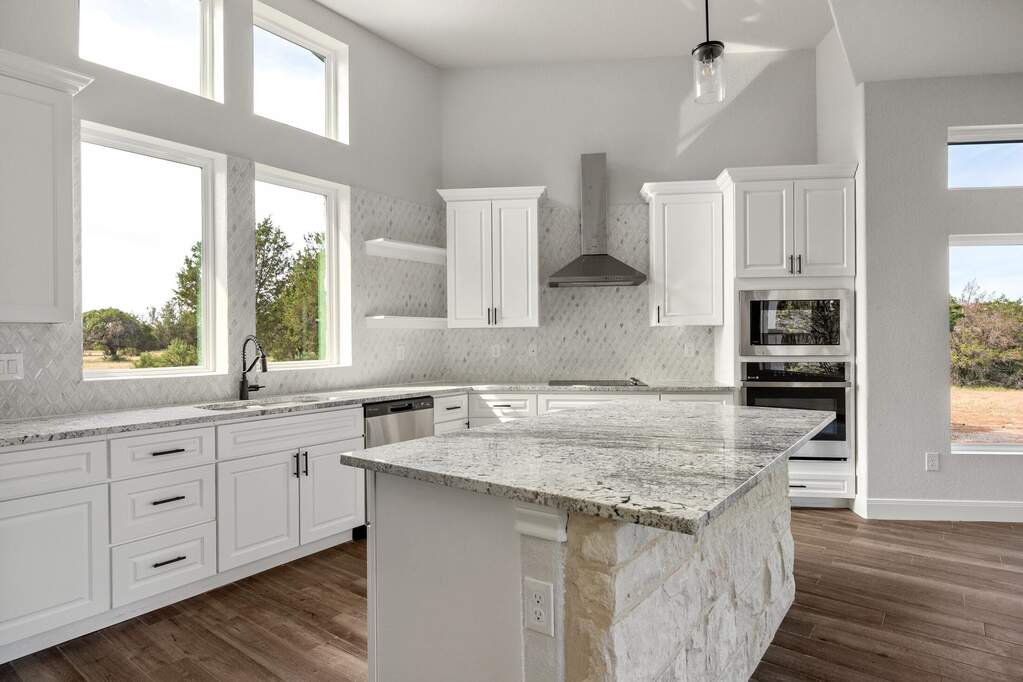 118 Cap Rock, Horseshoe Bay, TX 78657 | MLS# 179763 | @properties lone ...