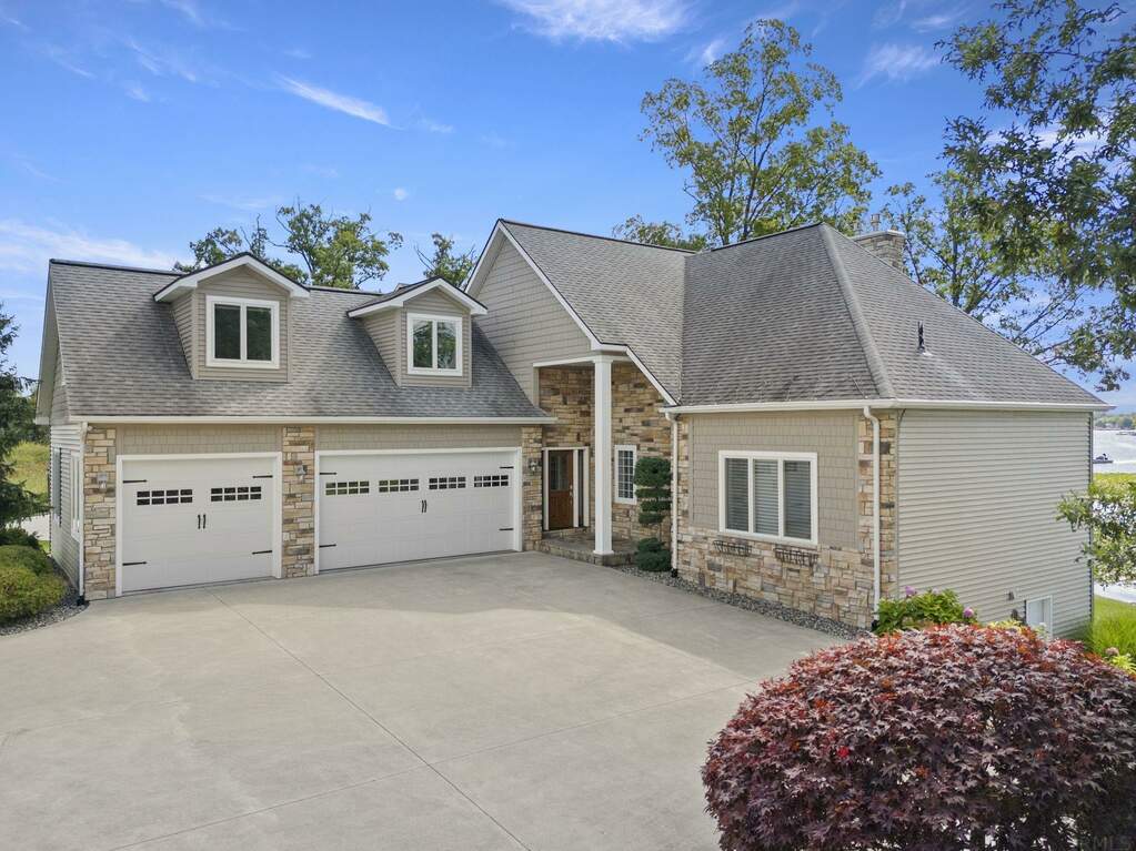 140 Ln 270a Hamilton Lk, Hamilton, IN 46742 MLS 202331677