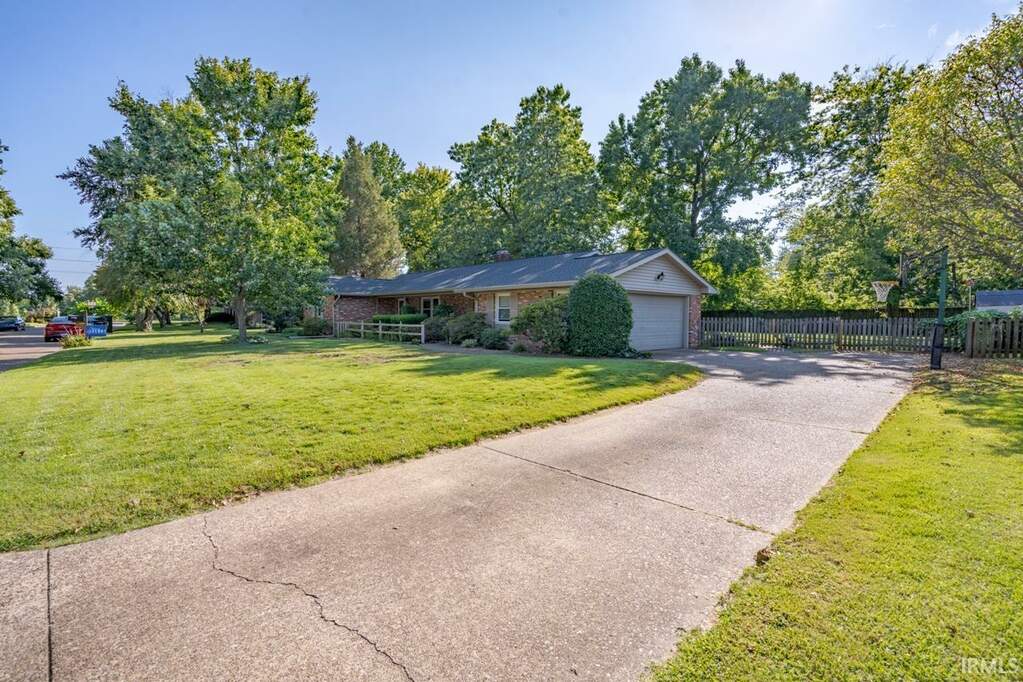 1521 Oriole Drive, Evansville, IN 47715 MLS 202331992 properties Indy