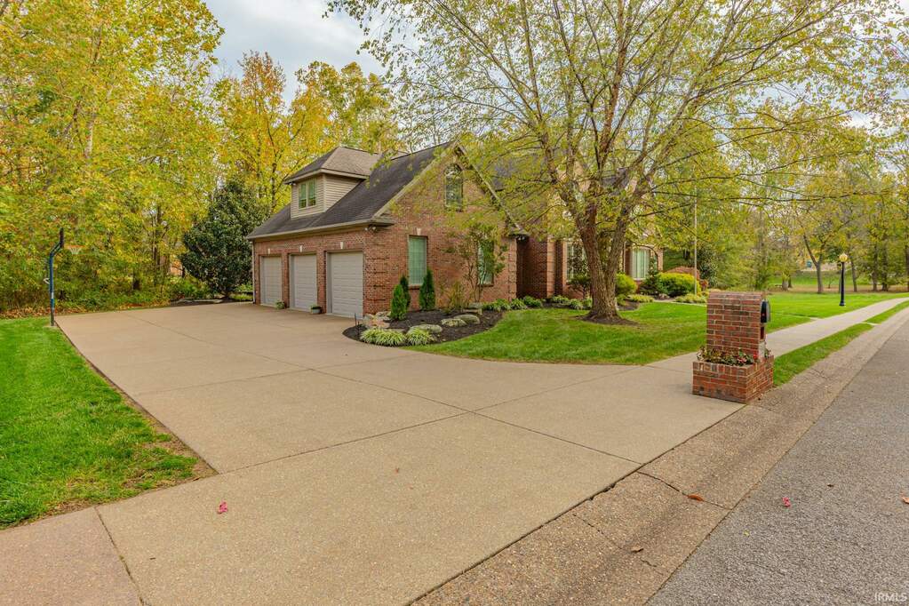 5300 Lake Newburgh Drive, Newburgh, IN 47630 MLS 202341000