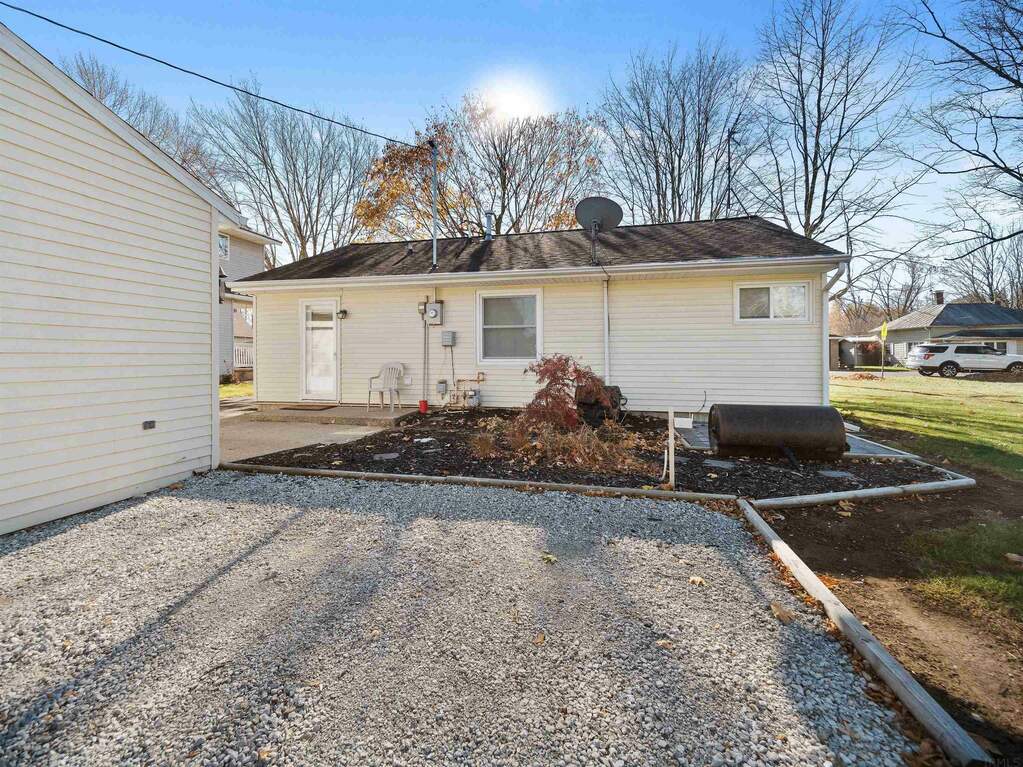 407 W First Street, Milford, IN 46542 MLS 202341805 properties Indy