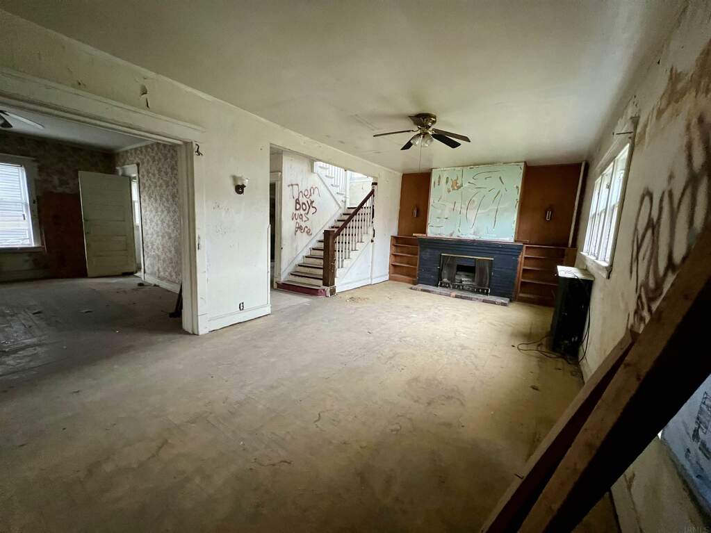 907 E Main Street, Muncie, IN 47305 MLS 202342400 properties Indy