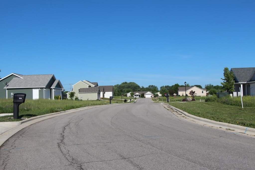 2252 Highlander Drive, Warsaw, IN 46580 MLS 202342629 properties Indy