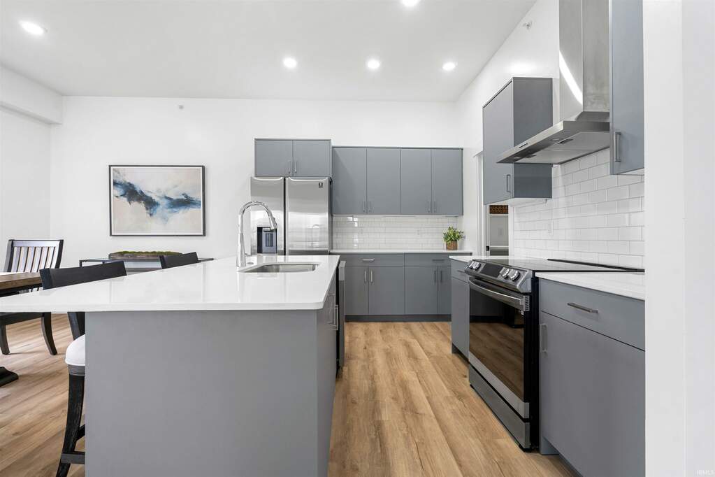 33 Cherry Street, Warsaw, IN 46580 MLS 202342852 properties Indy