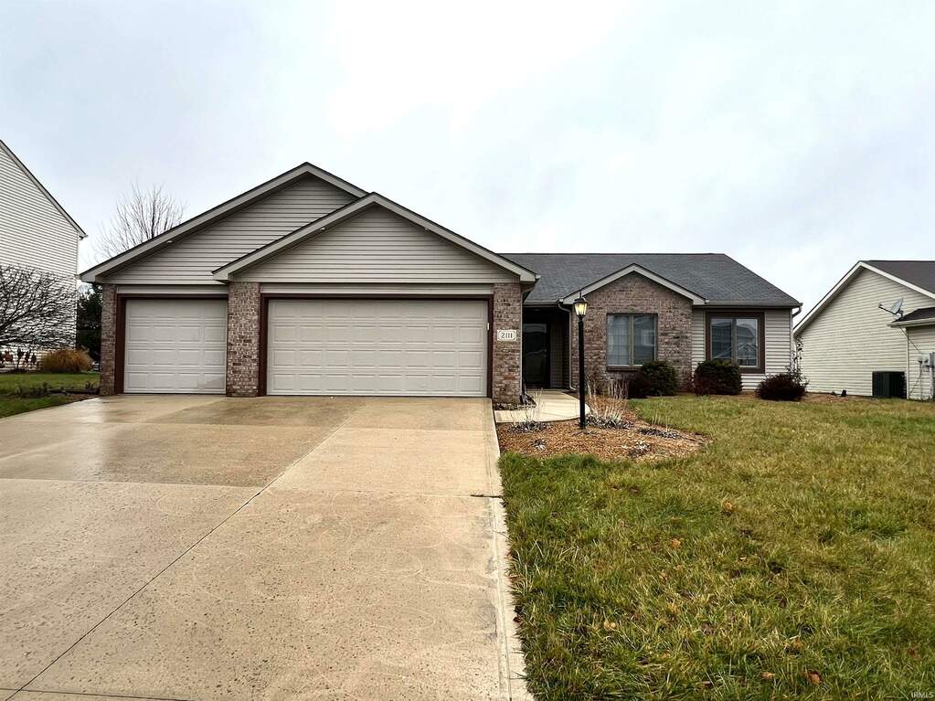 2111 Highlander Dr, Warsaw, IN 46580 MLS 202343482 properties Indy