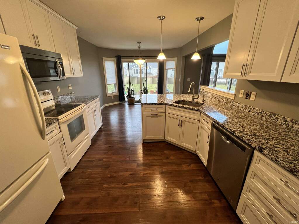 2111 Highlander Dr, Warsaw, IN 46580 MLS 202343482 properties Indy