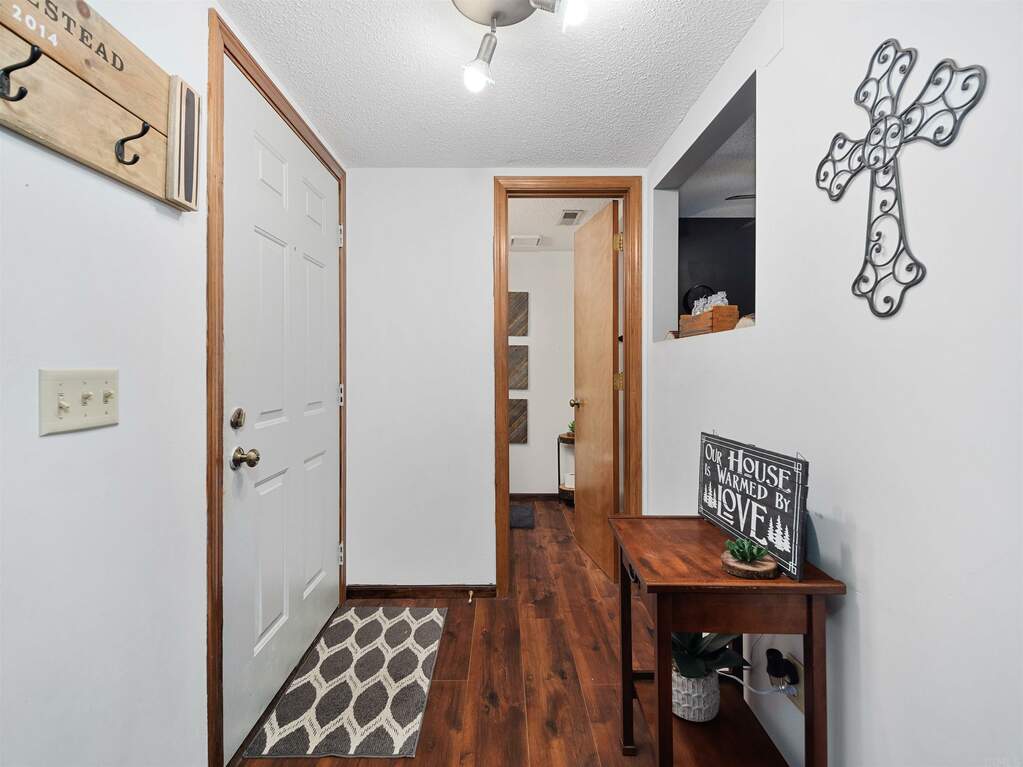 8202 Medallion Place, Fort Wayne, IN 46825 MLS 202343700