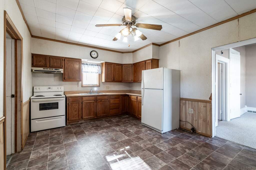 200 Jackson Street, Ligonier, IN 46767 MLS 202344070 properties Indy