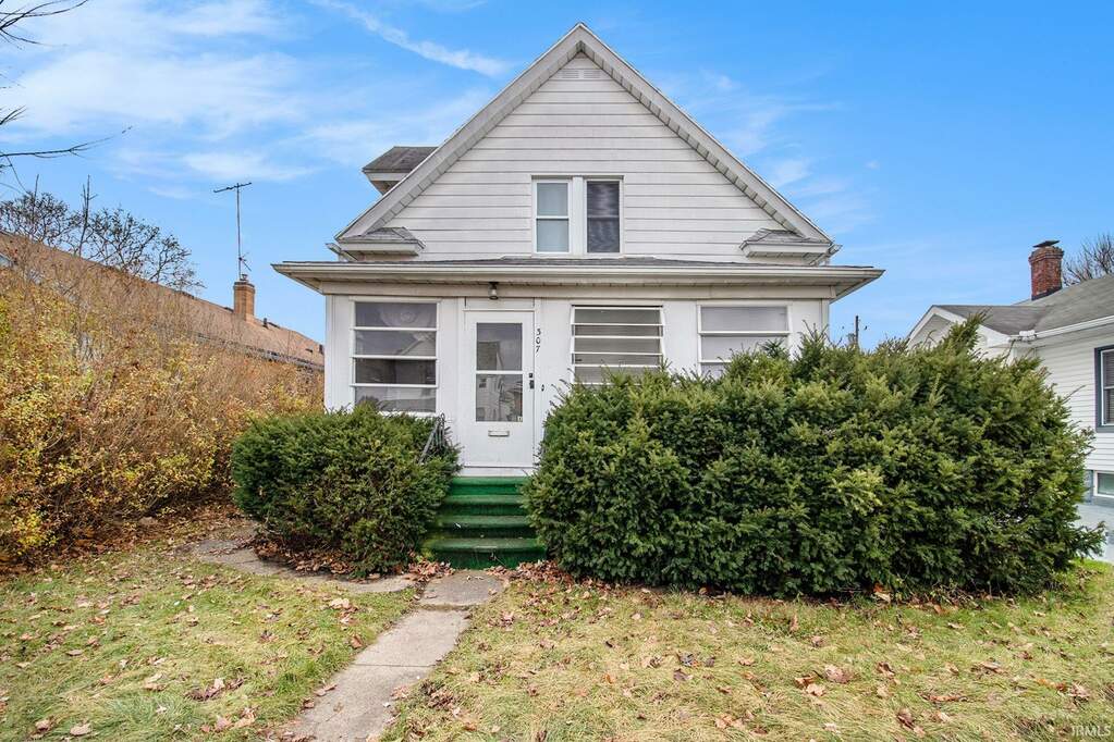 307 W 9th Street, Mishawaka, IN 46544 MLS 202344123 properties Indy