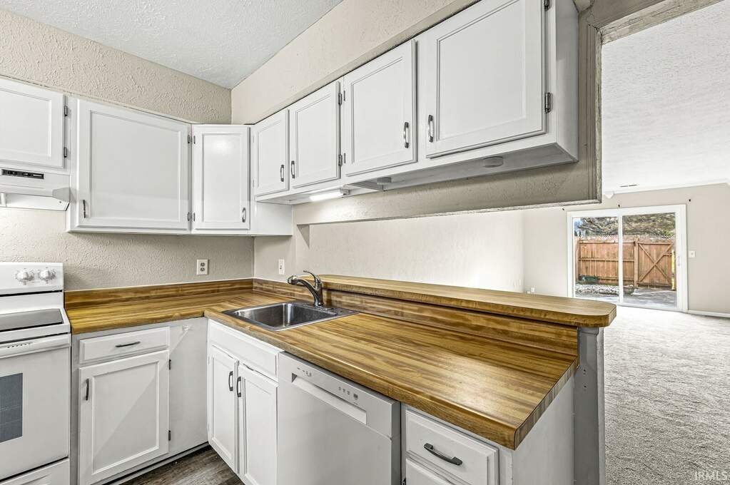 1124 Berkley Circle, Mishawaka, IN 46544 MLS 202344918 properties