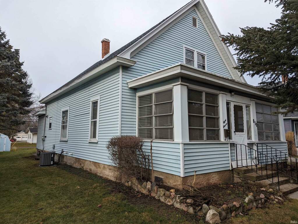 811 Midway Drive, Auburn, IN 46706 MLS 202400090 properties Indy