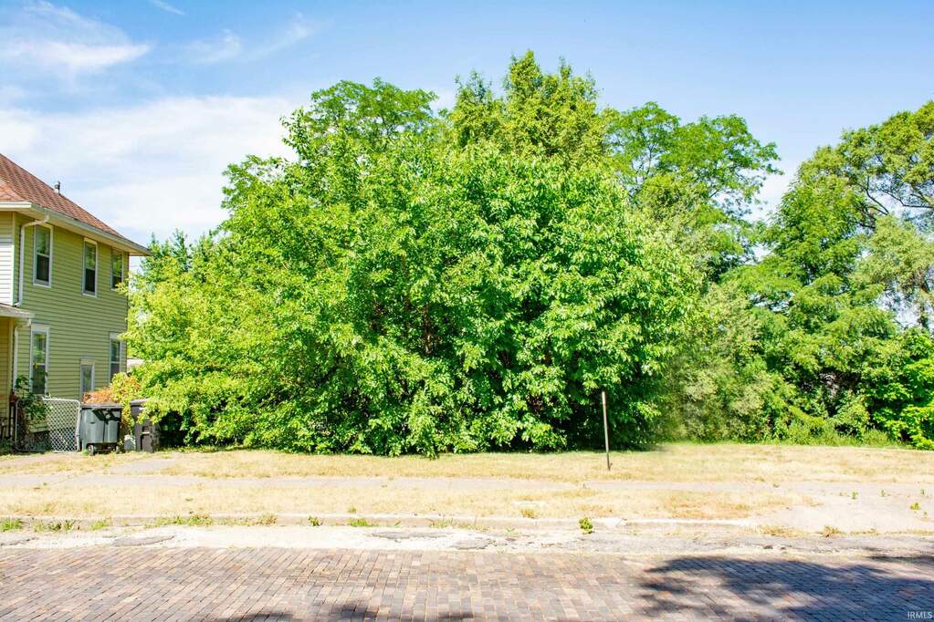 613 Hill Street, South Bend, IN 46617 MLS 202400114 properties Indy