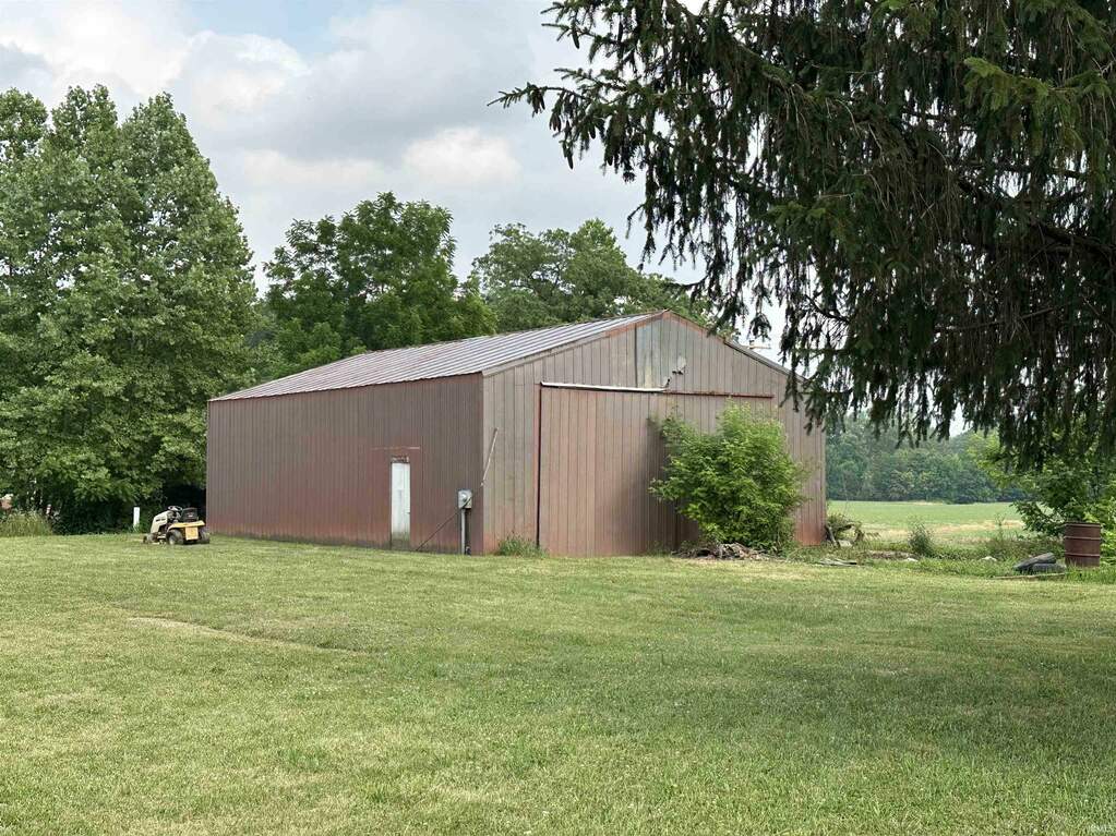 2761 Loren Drive, New Harmony, IN 47631 MLS 202401557 properties Indy