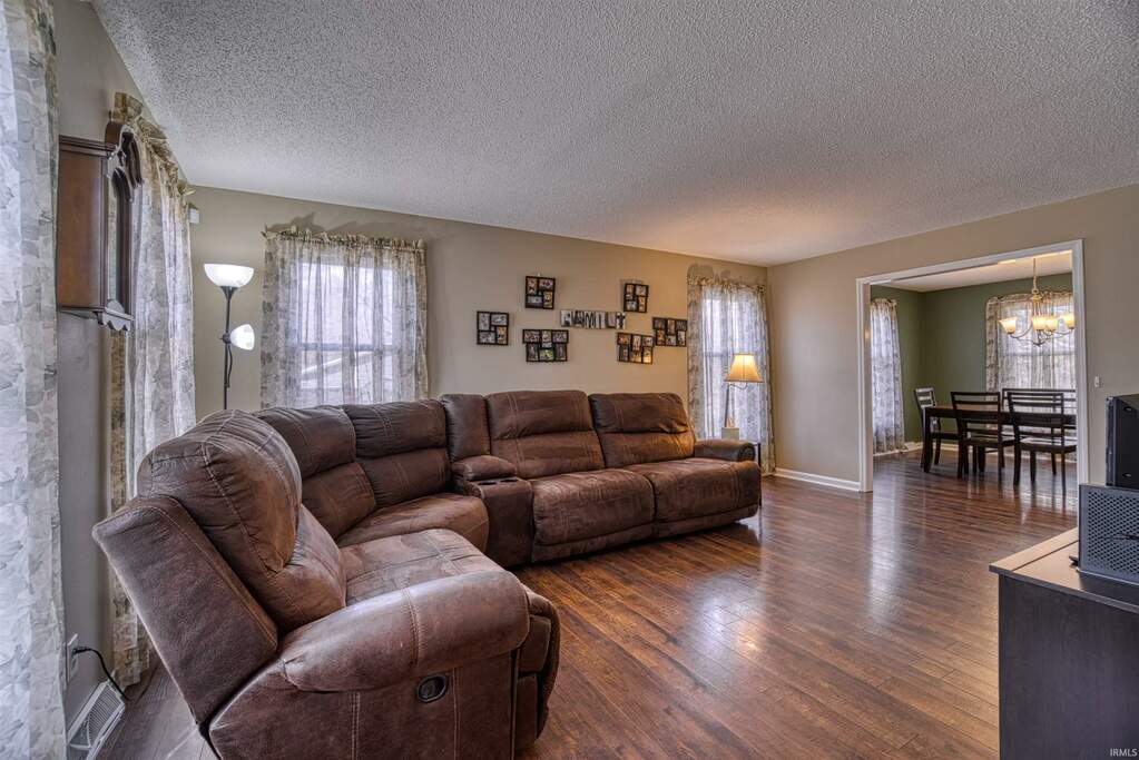 1200 Tanglewood Drive, Mount Vernon, IN 47620 MLS 202406977