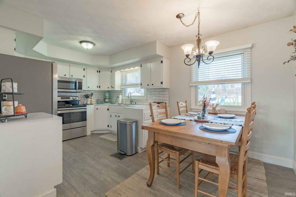 511 Laura Lane, Sweetser, IN 46987 MLS 202409989 properties Indy