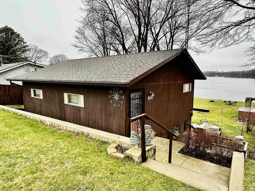 9242 Steinbarger Lake Road, Wawaka, IN 46794 MLS 202410816